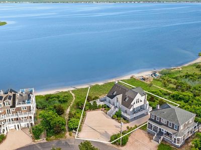 8 Dune Ln