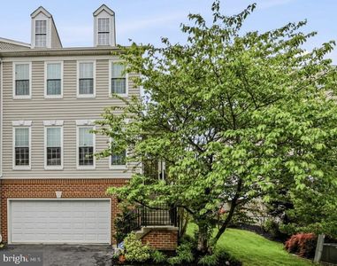 517 E Boxborough Dr