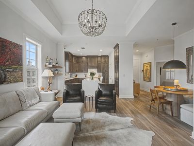 305 Seven Springs Way APT 403