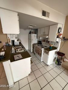 2132 W GLENROSA Avenue #84B