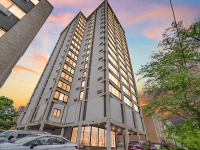 5740 N Sheridan Rd APT 11A