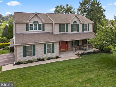 Property at 5010 Rising Sun Dr, Douglassville, PA