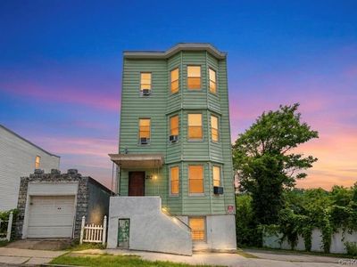 212 Edwards Place