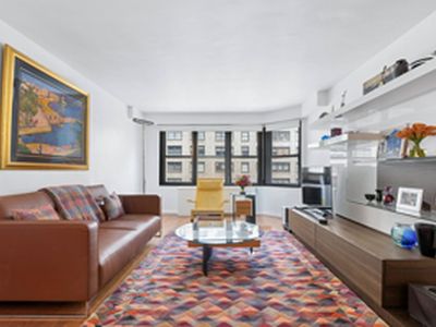 220 E 57th St APT 14H