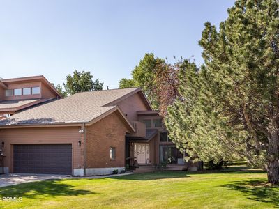 1685 Village Round Dr
