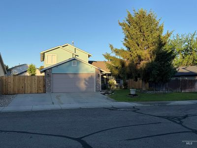 2140 E Chateau Dr