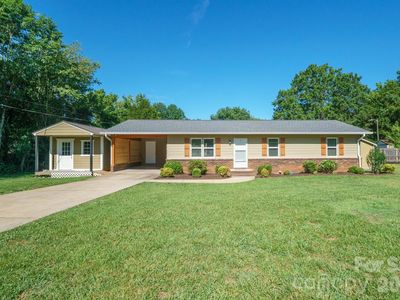111 Lois Ct