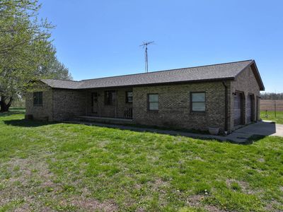8907 N 1400th Blvd
