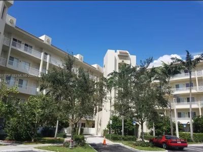 3500 Oaks Clubhouse Dr APT 211