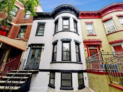 1558 Saint Marks Ave