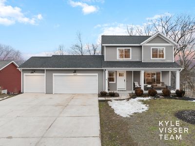 2649 Dean Lake Ave NE