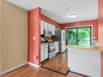3237 Lake Forest Ave