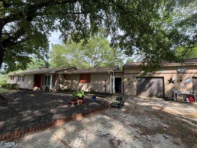 1192 N Main St