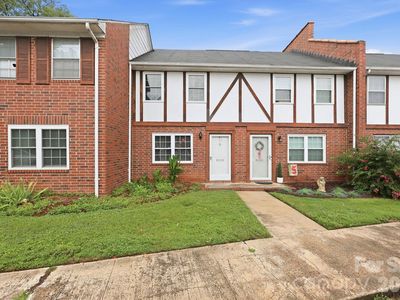 1300 Larchmont Pl APT 210