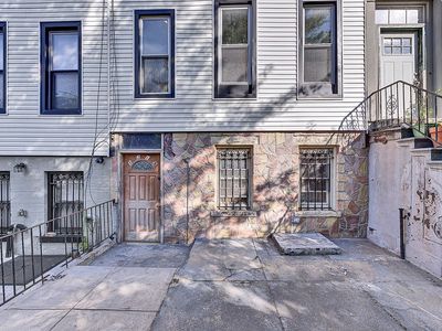 1219 Decatur St