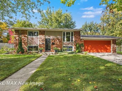 Property at 413 Hollybrook Dr, Midland, MI