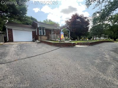6725 Laurelton