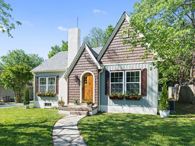 233 W Arch St