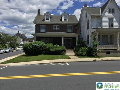 1015 Main St