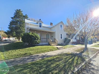 101 W Locust St