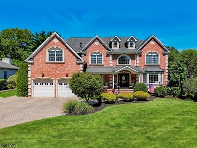 94 Hillcrest Dr