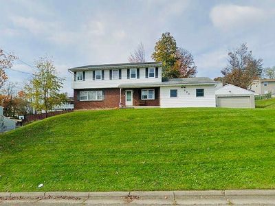 923 Squires Ave