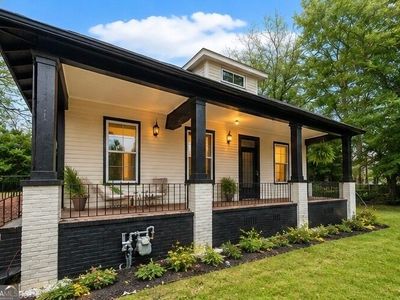 961 Log Cabin Way