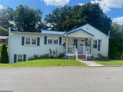 105 Pleasant Ave