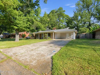 2046 Beechwood Blvd