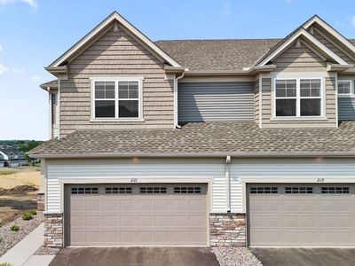 221 Huntington Dr