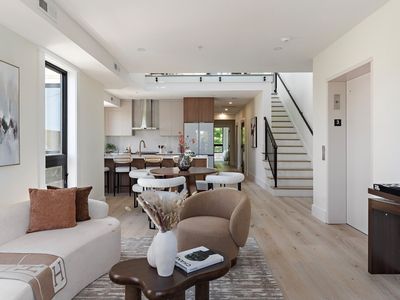 17 Holmes St #Penthouse