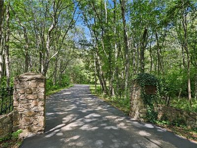 555 Carpenter Ln
