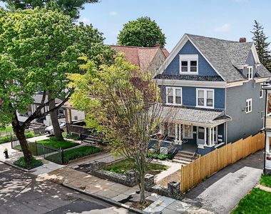 72 Wellington Hill St