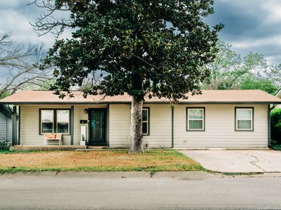 607 Leland