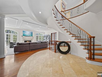 713 Bellaire Dr