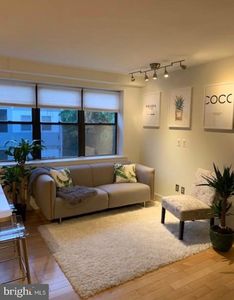 210 Oakwood St SE APT 204