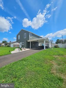 12 Crescent Ln