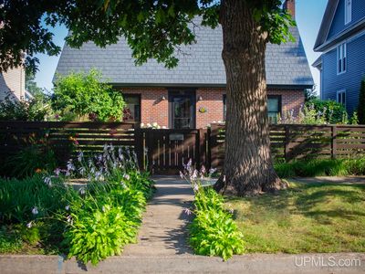 112 E Main St