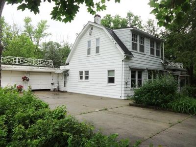 2157 Schuster DRIVE