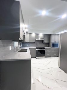 4702 Martinique Dr APT E1