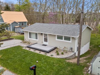 2037 Lakeview Dr