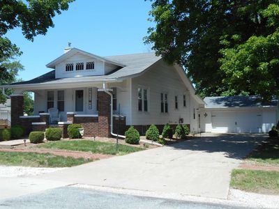 220 E Main St