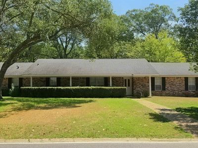 202 River Oaks Dr