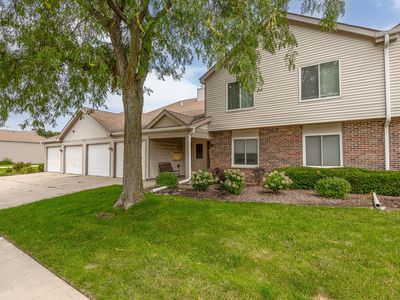 Property at 7050 Newport Dr APT 101, Woodridge, IL