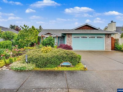 4255 Great Plains Dr NE