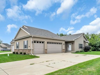 916 Langdon COURT