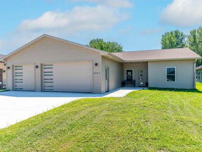 4467 Charm Dr