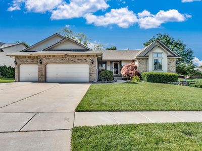 1001 E Hawthorne Ct