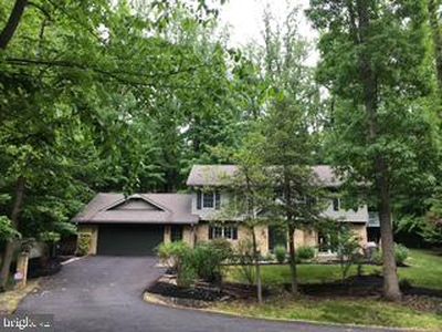 Property at 5412 Ridgecroft Dr, Suitland, MD