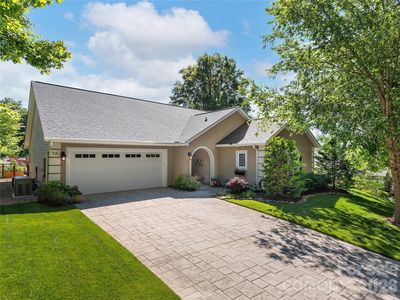 16 Stonebridge Dr